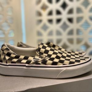 Vans slip on black and white “blurred” size 7.